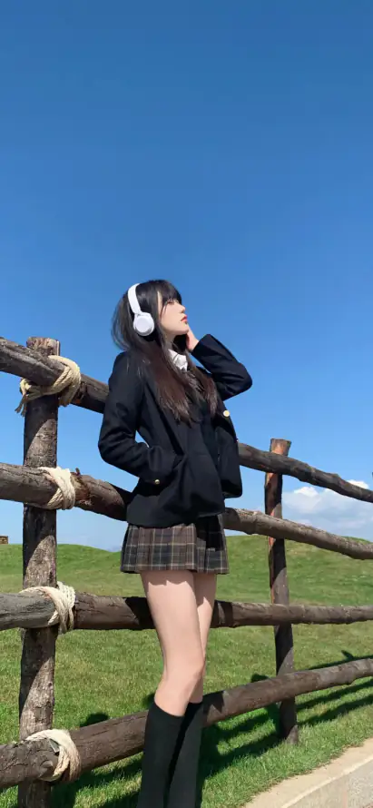 4k壁纸壁纸 - 草地 - 蓝天 - 木栅栏「哲风壁纸」