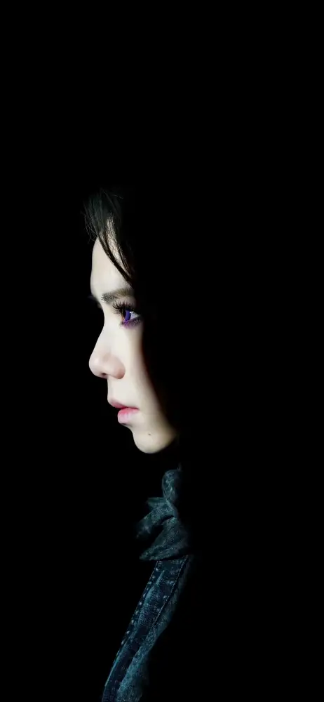 邓紫棋手机壁纸|侧脸人像黑色背景图片 - 暗黑神秘「哲风壁纸」 邓紫棋手机壁纸|侧脸人像黑色背景图片 - 暗黑神秘「哲风壁纸」