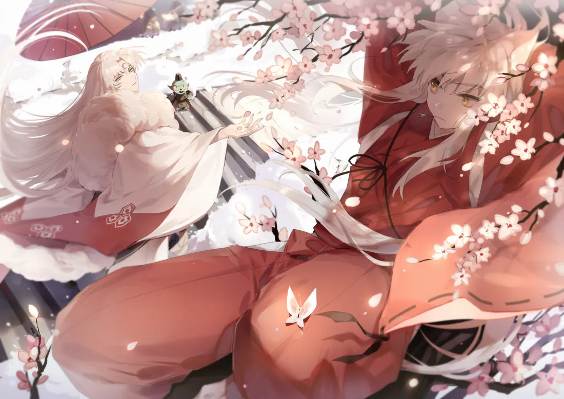 白发妖君杀生丸身着红白和服，置身飘落的樱花枝桠间，氛围柔美。