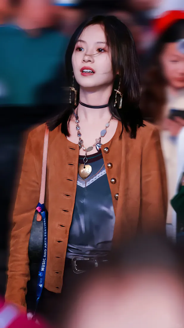 《美女》手机壁纸-李庚希-热门的壁纸「哲风壁纸」 《美女》手机壁纸-李庚希-热门的壁纸「哲风壁纸」