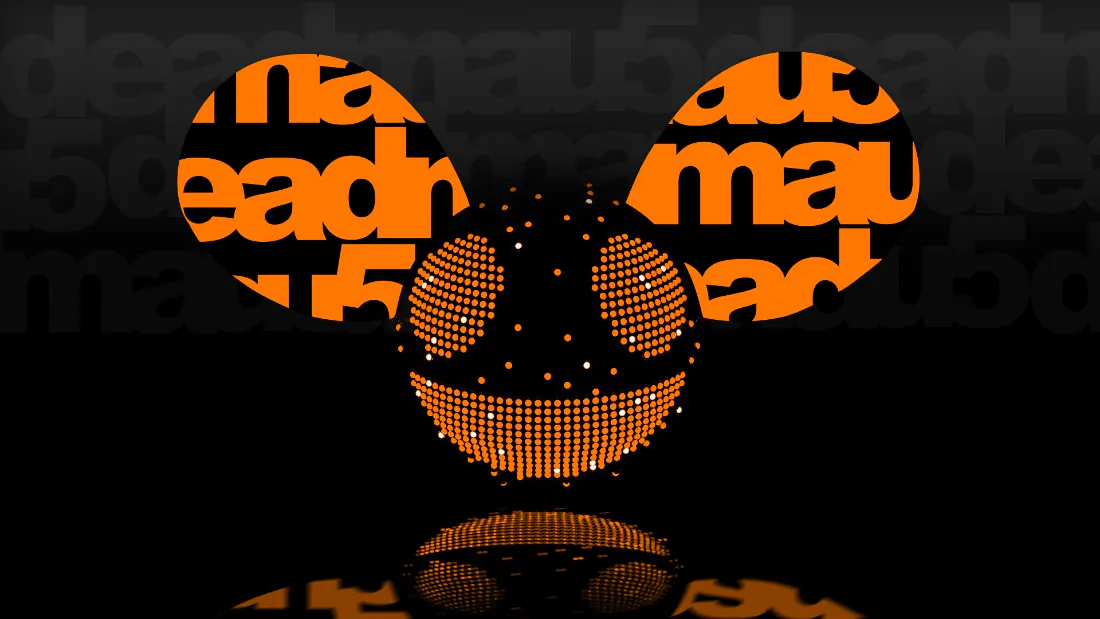 黑底上橙黑发光的deadmau5标志性鼠形面罩，下方有镜面反光