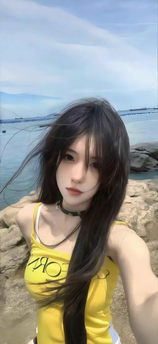 海边美女手机壁纸｜黄衣长发女生自拍背景图片 - 清新写真「哲风壁纸」