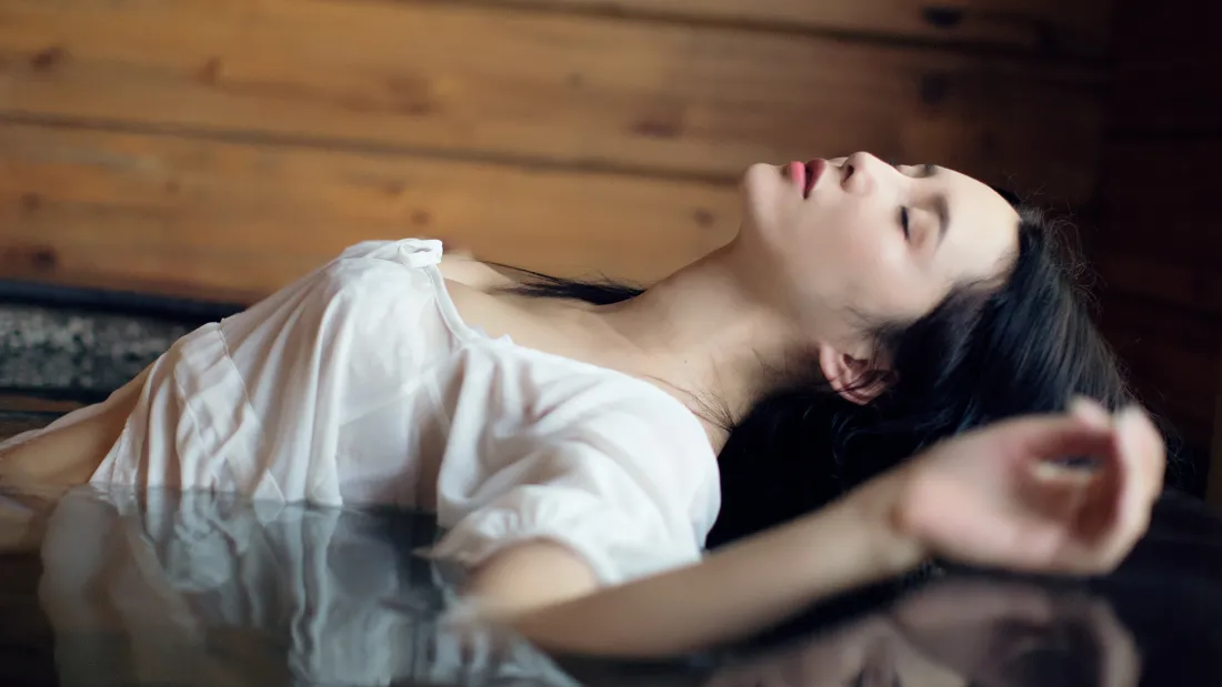 4k女生白上衣壁纸|唯美躺姿背景图片 - 清新风「哲风壁纸」 4k女生白上衣壁纸|唯美躺姿背景图片 - 清新风「哲风壁纸」