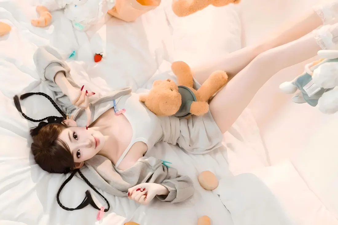 5k美女清新风壁纸|可爱玩偶背景图片 - 少女躺姿「哲风壁纸」 5k美女清新风壁纸|可爱玩偶背景图片 - 少女躺姿「哲风壁纸」