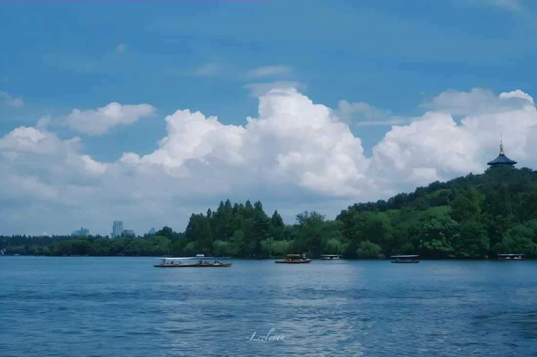 5k晴天蓝调湖水背景图片 - 自然美景「哲风壁纸」