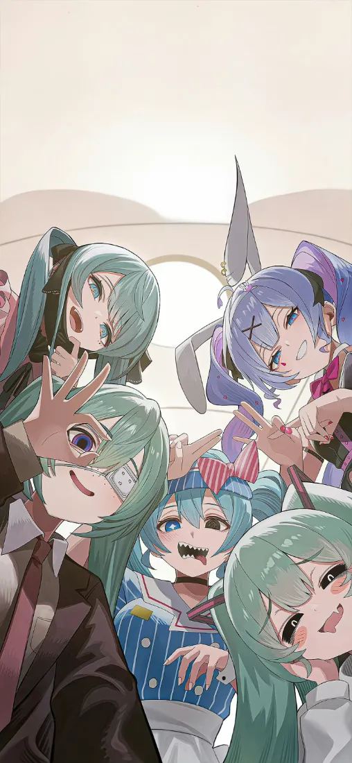 五位不同造型的初音未来角色挤在画面下半部分，对着镜头比剪刀手微笑合影。