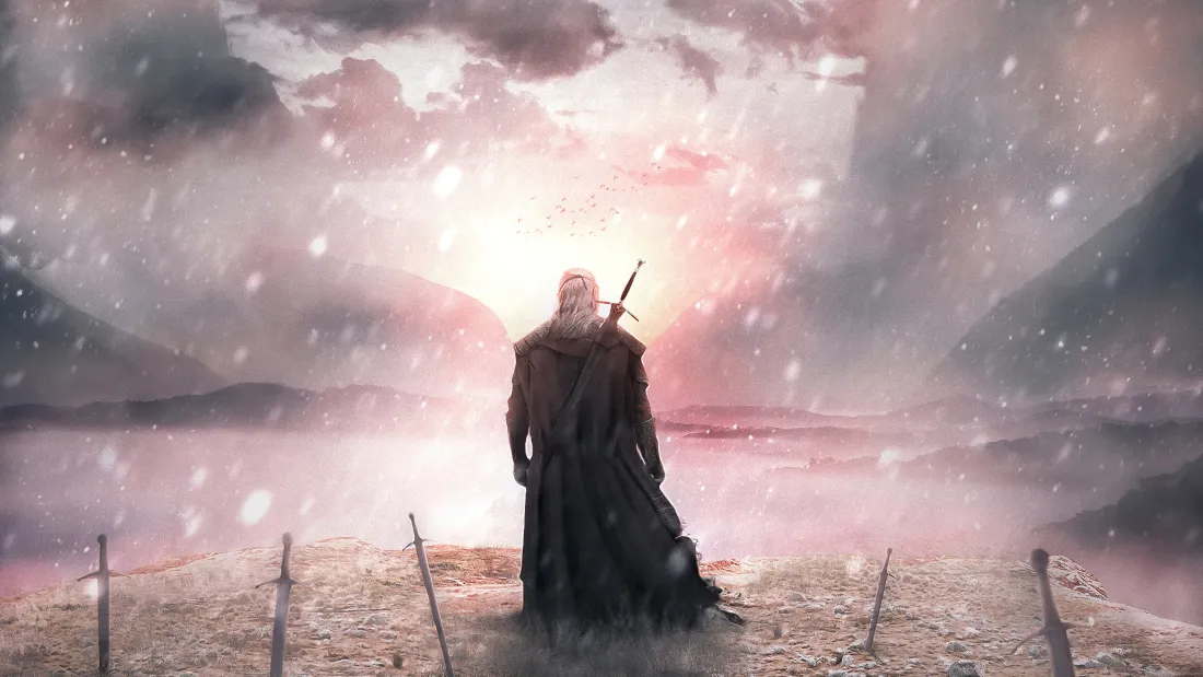 白发黑衣的猎魔人杰洛特背身立于插满断剑的雪地，望向粉紫霞光笼罩的雾霭山湖。