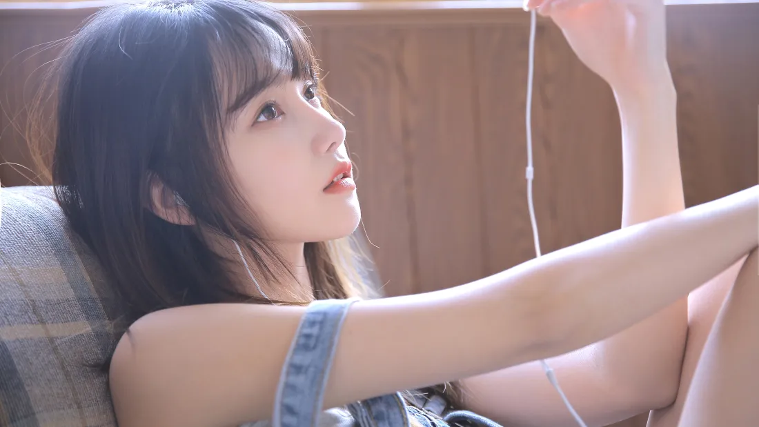 4k少女清纯壁纸|居家背景图片 - 耳机时光「哲风壁纸」 4k少女清纯壁纸|居家背景图片 - 耳机时光「哲风壁纸」