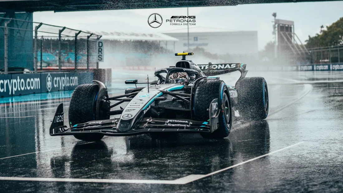 3k奔驰F1壁纸｜雨天赛道背景图片 - F1赛车「哲风壁纸」