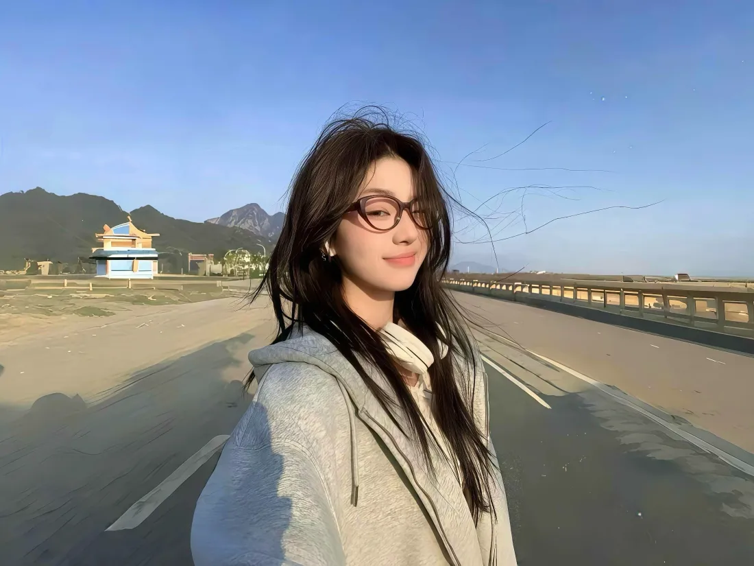 4k美女壁纸 - 蓝天 - 自拍 - 公路「哲风壁纸」