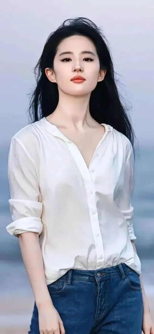刘亦菲海边手机壁纸｜白衬衫牛仔裤背景图片 - 手机高清壁纸「哲风壁纸」