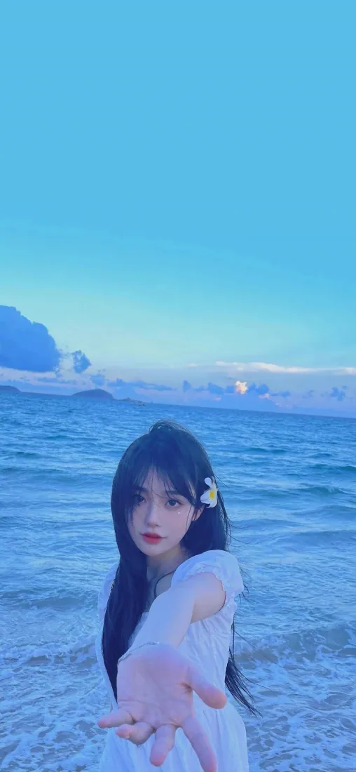 白衣美女海边手机壁纸|蓝天大海背景图片 - 沙滩「哲风壁纸」 白衣美女海边手机壁纸|蓝天大海背景图片 - 沙滩「哲风壁纸」