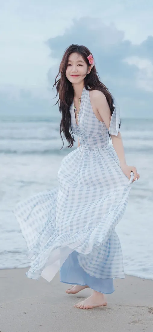 海边白裙美女手机壁纸|沙滩背景 - 赤脚「哲风壁纸」 海边白裙美女手机壁纸|沙滩背景 - 赤脚「哲风壁纸」