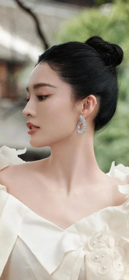 白衣高髻美女手机壁纸｜古风背景 - 手机高清「哲风壁纸」