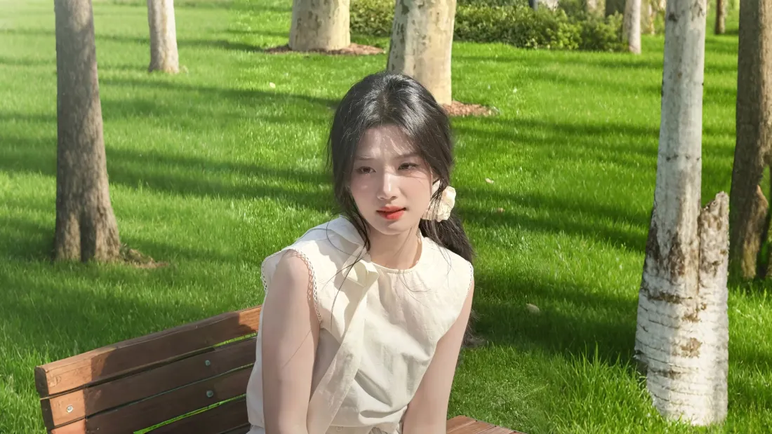 2k卢昱晓户外草坪壁纸|清新背景 - 白衣美女「哲风壁纸」 2k卢昱晓户外草坪壁纸|清新背景 - 白衣美女「哲风壁纸」