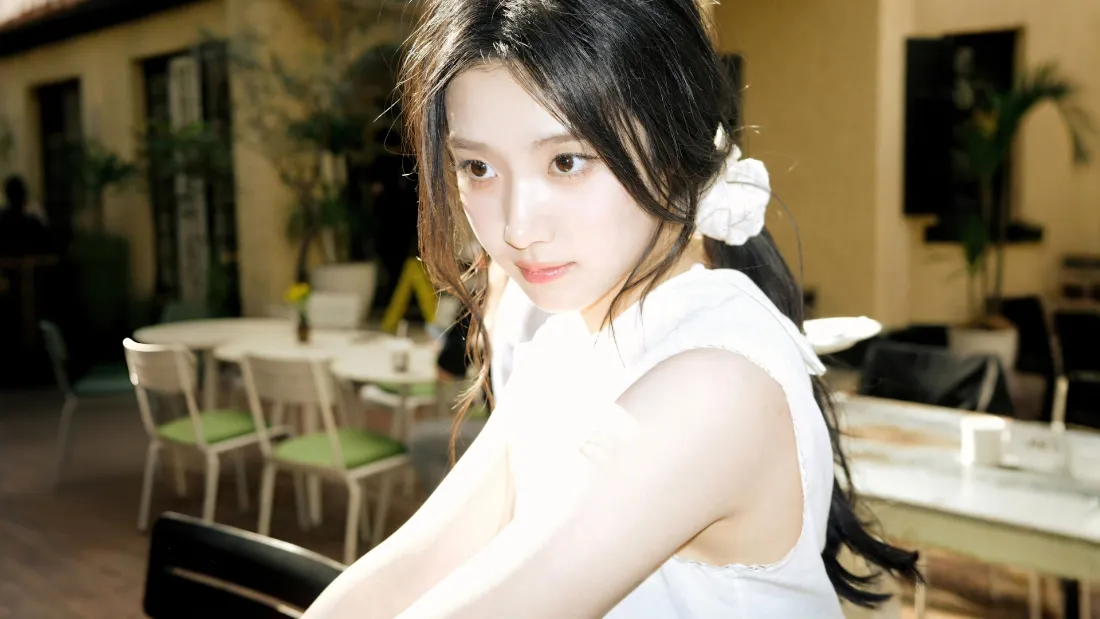 2k卢昱晓壁纸|户外休闲背景 - 白衣美女「哲风壁纸」 2k卢昱晓壁纸|户外休闲背景 - 白衣美女「哲风壁纸」