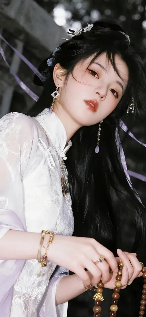 古风美女手机壁纸|汉服珠串背景 - 中国风「哲风壁纸」 古风美女手机壁纸|汉服珠串背景 - 中国风「哲风壁纸」