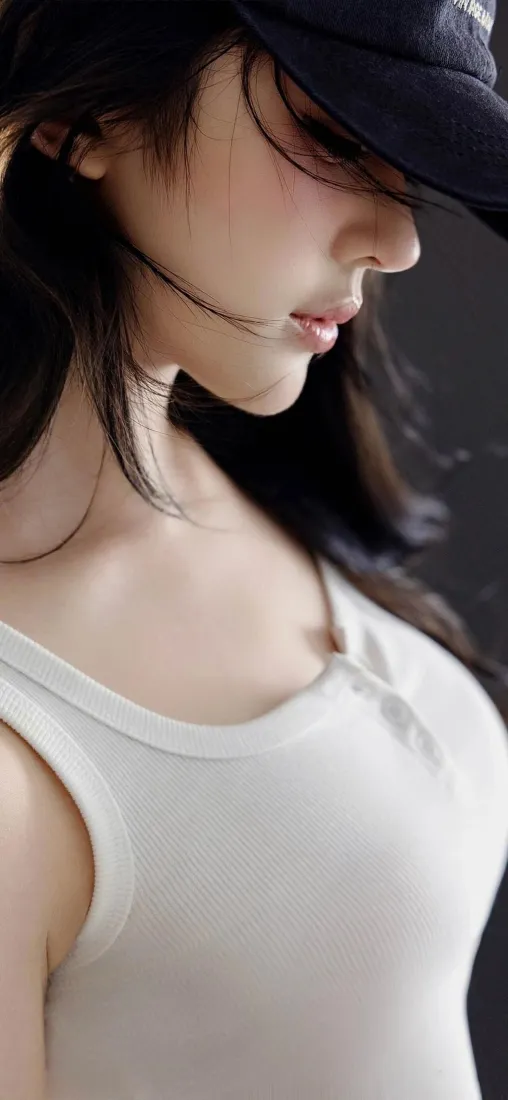 白衣黑帽美女手机壁纸|气质背景 - 手机壁纸「哲风壁纸」 白衣黑帽美女手机壁纸|气质背景 - 手机壁纸「哲风壁纸」