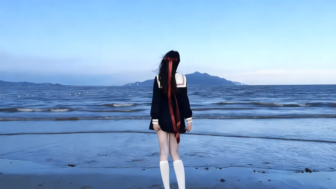 3kJK制服美女海边壁纸｜海景 - 白袜背影「哲风壁纸」