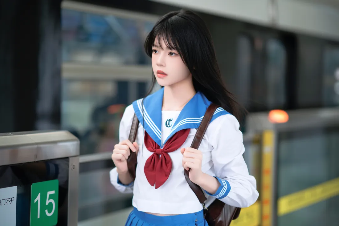 8kJK制服美女壁纸|地铁站背景 - 红衣领结「哲风壁纸」 8kJK制服美女壁纸|地铁站背景 - 红衣领结「哲风壁纸」