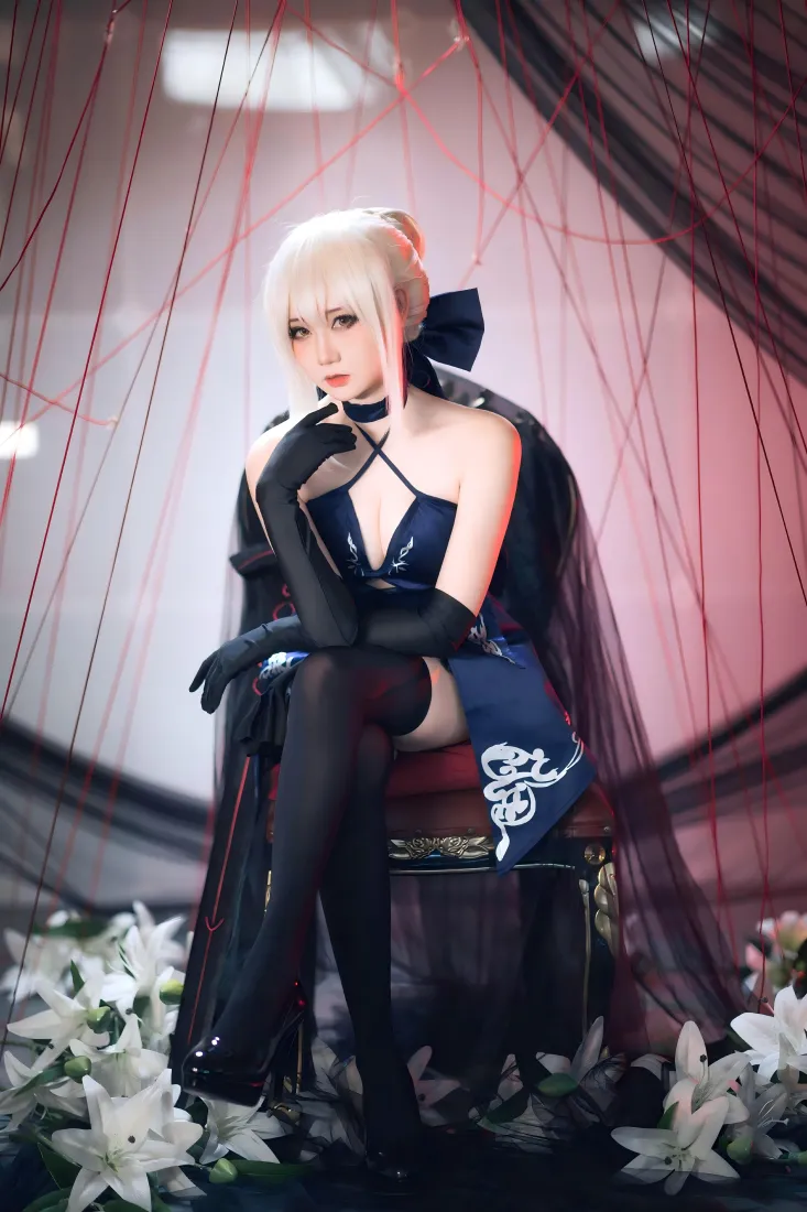 阿尔托莉雅cos手机壁纸|黑丝礼服背景 - 美女「哲风壁纸」 阿尔托莉雅cos手机壁纸|黑丝礼服背景 - 美女「哲风壁纸」