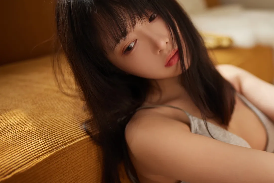 5k长发美女壁纸|暖黄沙发背景 - 性感内衣「哲风壁纸」 5k长发美女壁纸|暖黄沙发背景 - 性感内衣「哲风壁纸」