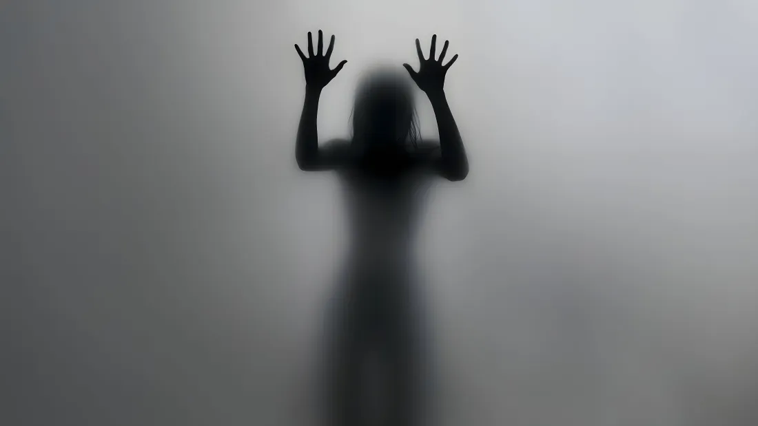 8k玻璃美女壁纸|黑灰背景图片 - 简约朦胧「哲风壁纸」 8k玻璃美女壁纸|黑灰背景图片 - 简约朦胧「哲风壁纸」