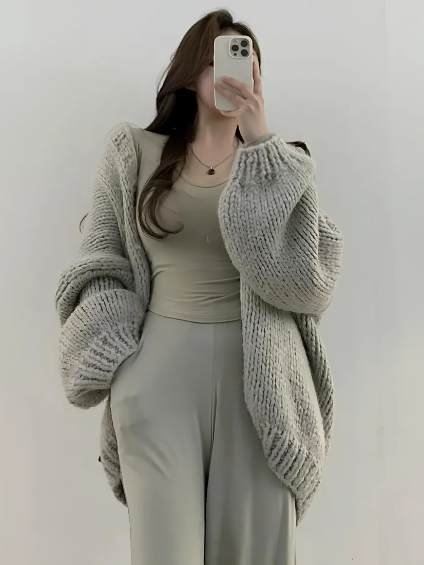 时尚美女手机壁纸|浅灰背景图片 - 针织开衫自拍「哲风壁纸」 时尚美女手机壁纸|浅灰背景图片 - 针织开衫自拍「哲风壁纸」