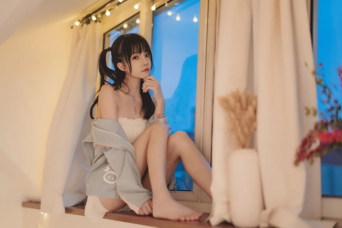 5k双马尾少女壁纸|居家背景图片 - 窗边写真「哲风壁纸」 5k双马尾少女壁纸|居家背景图片 - 窗边写真「哲风壁纸」