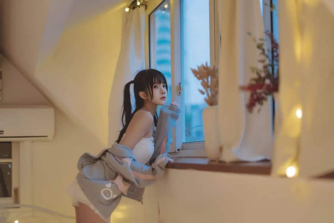 5k居家少女壁纸|窗边暖灯背景 - 干花「哲风壁纸」 5k居家少女壁纸|窗边暖灯背景 - 干花「哲风壁纸」