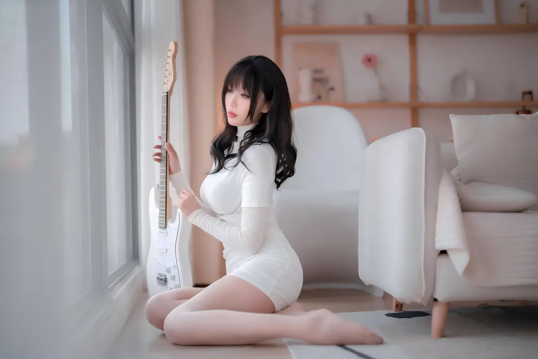 4k居家美女壁纸｜室内背景 - 电吉他丝袜大长腿「哲风壁纸」