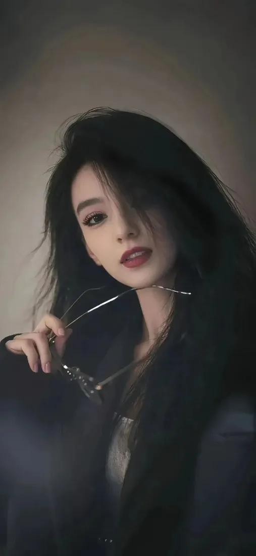 黑衣美女手机壁纸|暗调背景 - Ios气质「哲风壁纸」 黑衣美女手机壁纸|暗调背景 - Ios气质「哲风壁纸」
