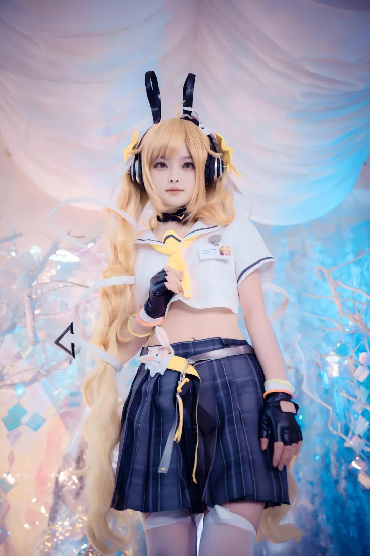 安琪拉cos手机壁纸|蓝色背景 - cosplay「哲风壁纸」 安琪拉cos手机壁纸|蓝色背景 - cosplay「哲风壁纸」