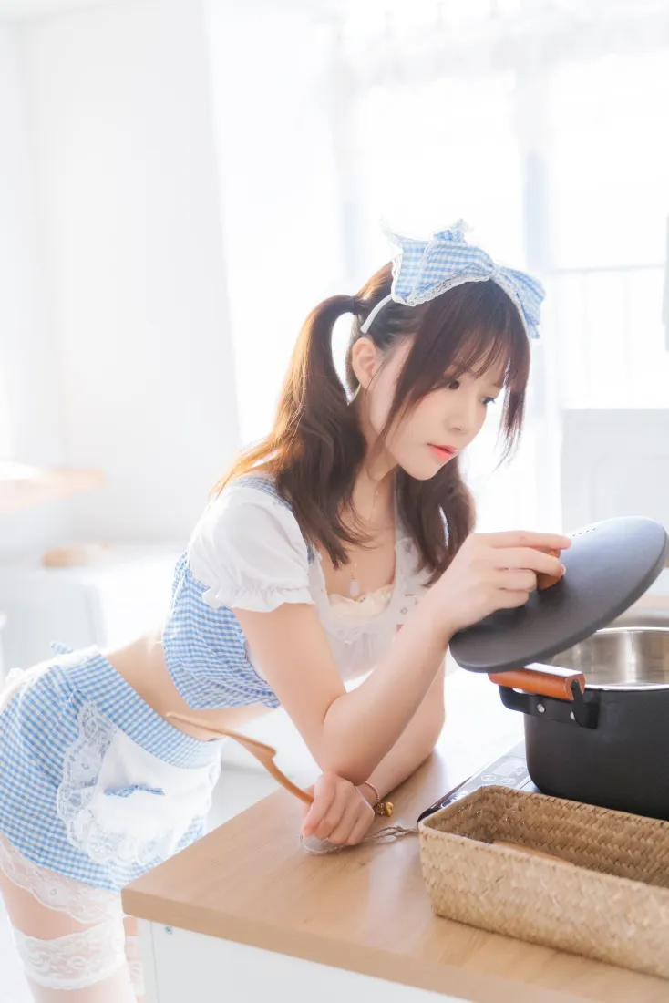 女仆装白丝手机壁纸｜居家厨房背景图片 - 烹饪「哲风壁纸」