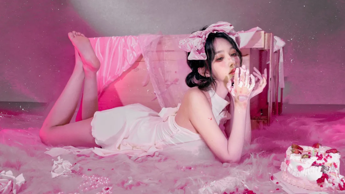 4k粉色系美女壁纸|甜粉背景 - 蛋糕黑丝氛围感「哲风壁纸」 4k粉色系美女壁纸|甜粉背景 - 蛋糕黑丝氛围感「哲风壁纸」