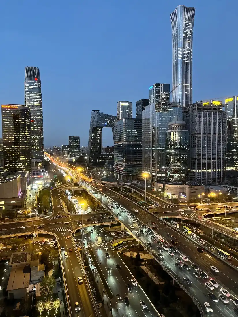 黄昏时分北京CBD摩天楼群与立交桥车流的城市夜景