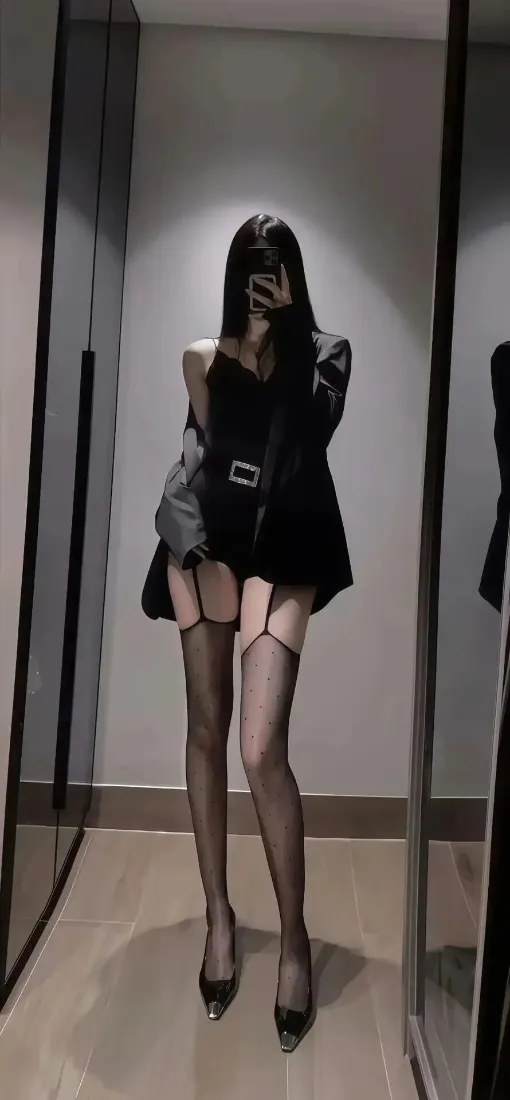 黑丝美女手机壁纸|走廊背景图片 - 自拍「哲风壁纸」 黑丝美女手机壁纸|走廊背景图片 - 自拍「哲风壁纸」