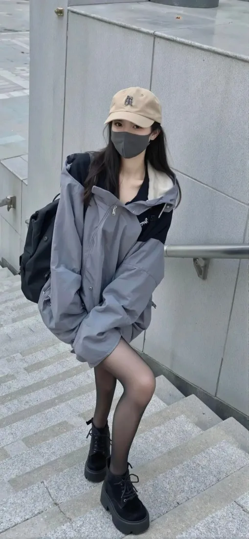 美女手机壁纸|灰色楼梯背景图 - 时尚穿搭「哲风壁纸」 美女手机壁纸|灰色楼梯背景图 - 时尚穿搭「哲风壁纸」