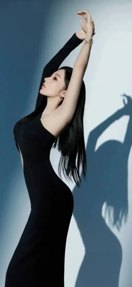 黑色长裙美女手机壁纸｜简约背景图片 - 优雅光影「哲风壁纸」