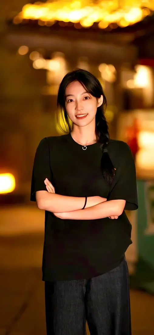 王婕手机壁纸|街道夜景背景图片 - 黑衣麻花辫人像「哲风壁纸」 王婕手机壁纸|街道夜景背景图片 - 黑衣麻花辫人像「哲风壁纸」
