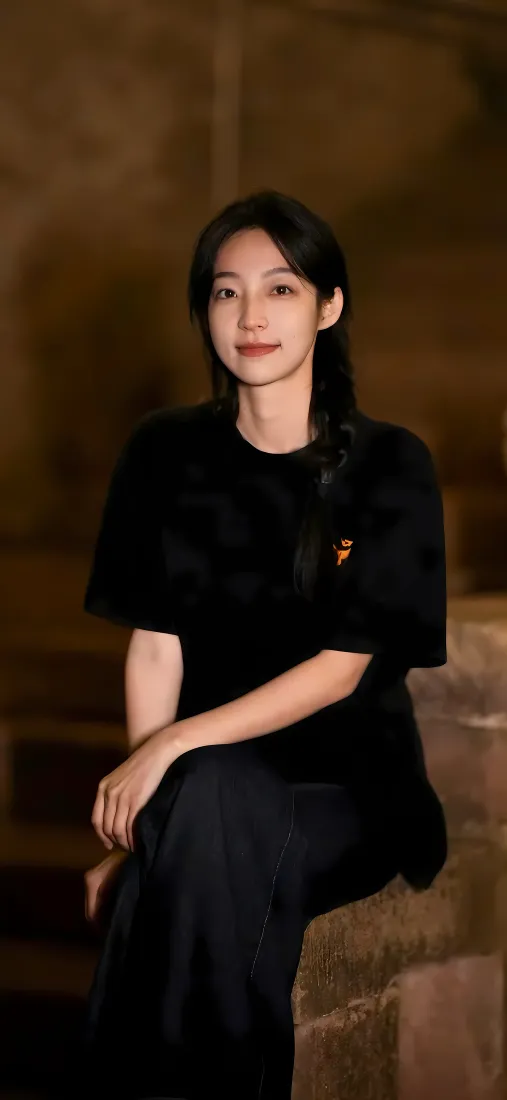 王婕手机壁纸|石墩背景图片 - 黑色穿搭暖光静谧「哲风壁纸」 王婕手机壁纸|石墩背景图片 - 黑色穿搭暖光静谧「哲风壁纸」
