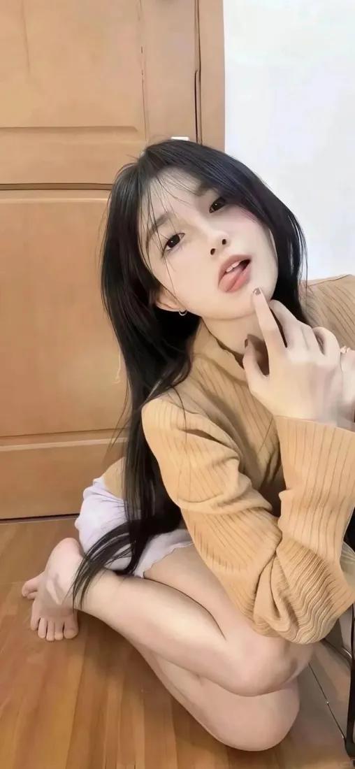 美女手机壁纸|室内背景图片 - 棕色上衣坐姿美女「哲风壁纸」 美女手机壁纸|室内背景图片 - 棕色上衣坐姿美女「哲风壁纸」