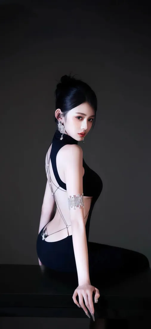 黑衣美女手机壁纸|暗色背景图片 - 深景「哲风壁纸」 黑衣美女手机壁纸|暗色背景图片 - 深景「哲风壁纸」