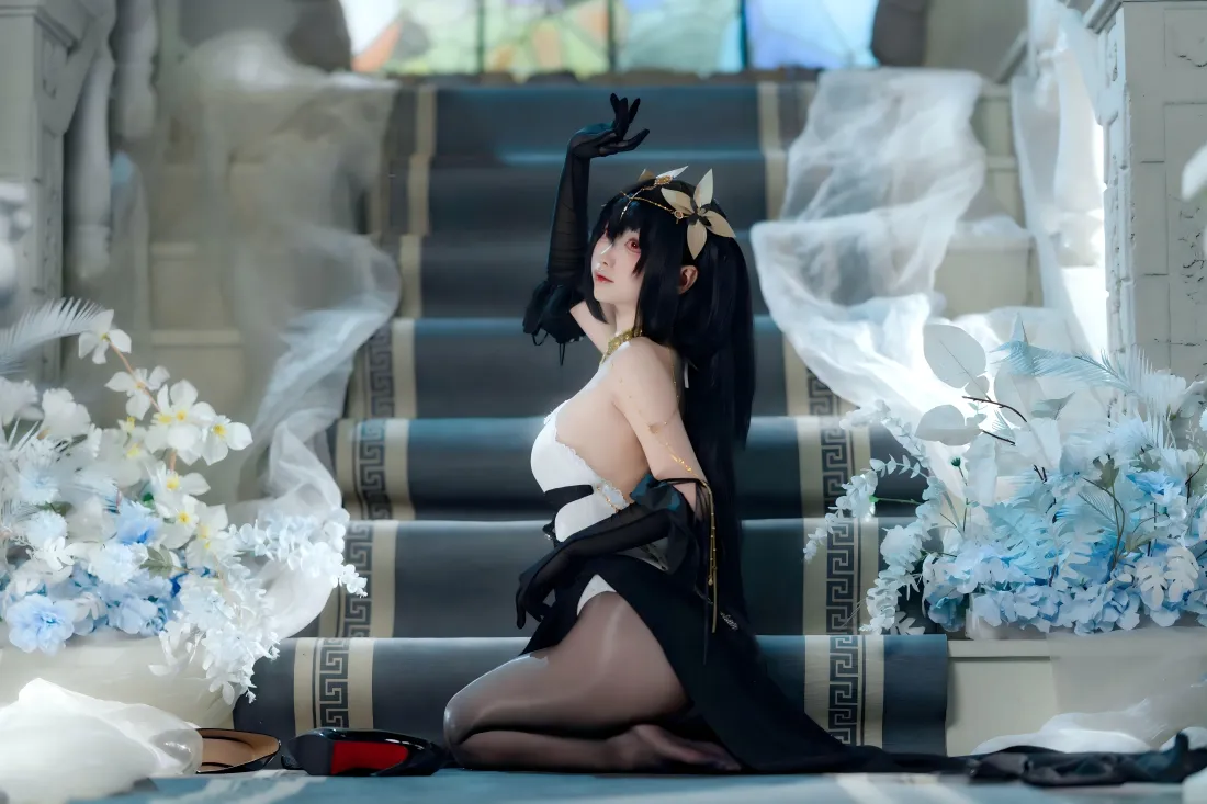 10kcosplay美女壁纸｜教堂楼梯背景 - 黑丝长裙「哲风壁纸」