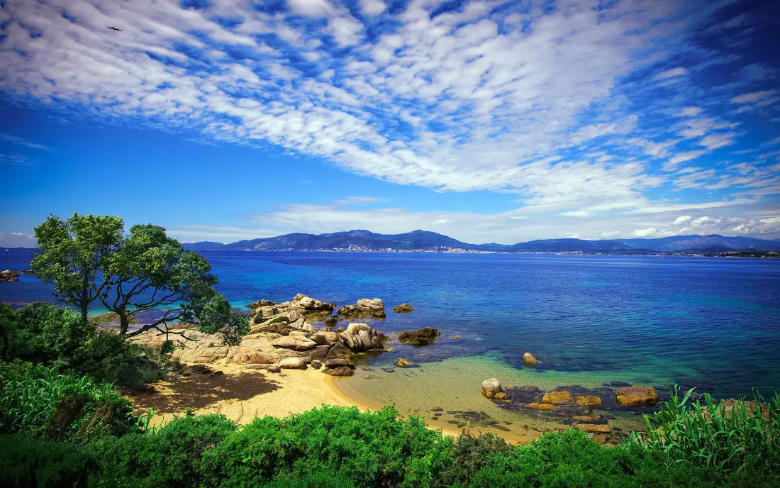 3k海景壁纸|自然风景背景图片 - 蓝天白云岛屿「哲风壁纸」 3k海景壁纸|自然风景背景图片 - 蓝天白云岛屿「哲风壁纸」