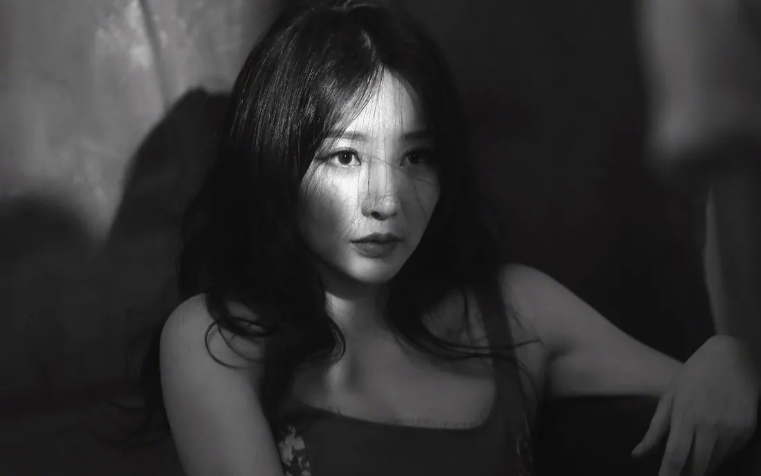 2k黑白女神壁纸|艺术人像背景图片 - 长发气质女性「哲风壁纸」 2k黑白女神壁纸|艺术人像背景图片 - 长发气质女性「哲风壁纸」