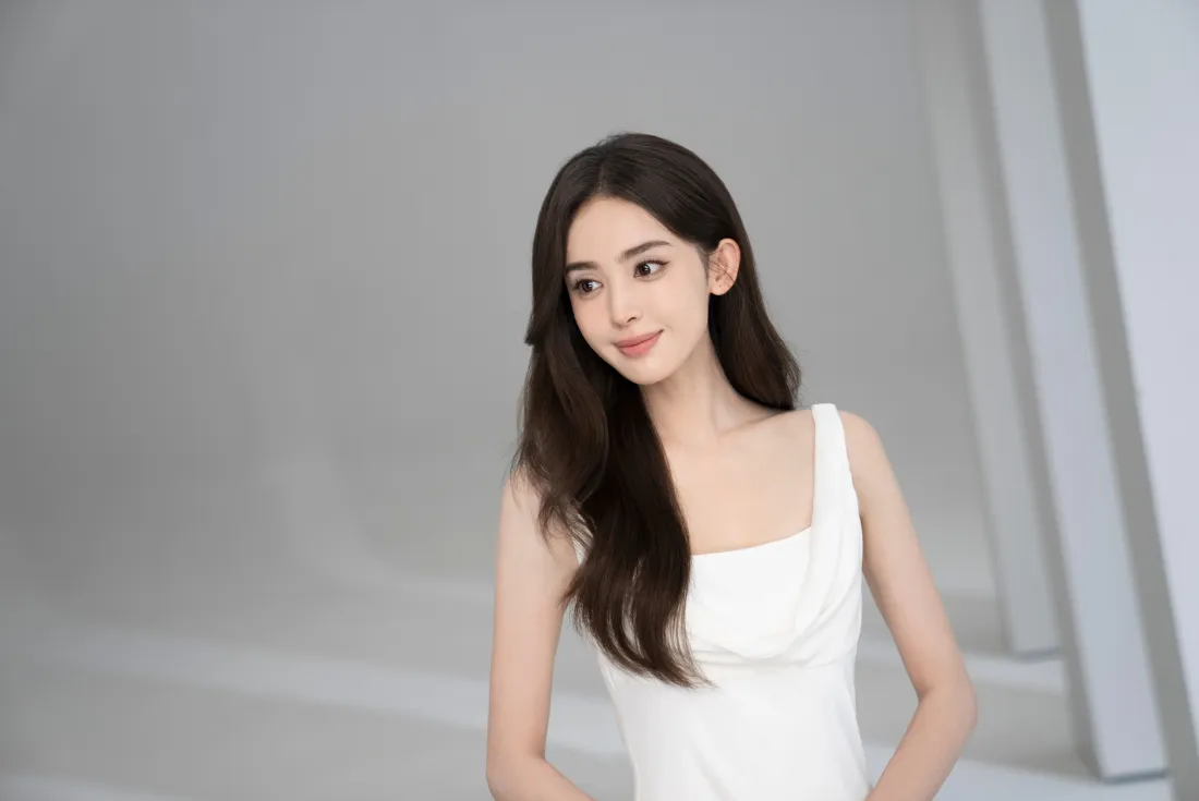 4k古力娜扎壁纸|简约背景图片 - 白色连衣裙「哲风壁纸」 4k古力娜扎壁纸|简约背景图片 - 白色连衣裙「哲风壁纸」
