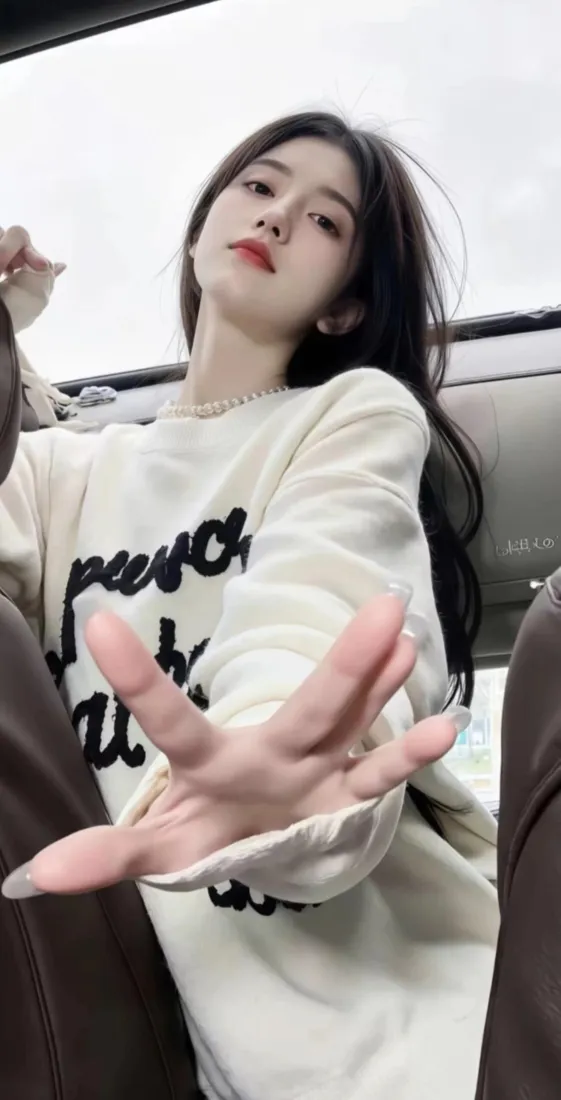 美女车内写真手机壁纸|车内自拍背景 - 白色毛衣「哲风壁纸」 美女车内写真手机壁纸|车内自拍背景 - 白色毛衣「哲风壁纸」