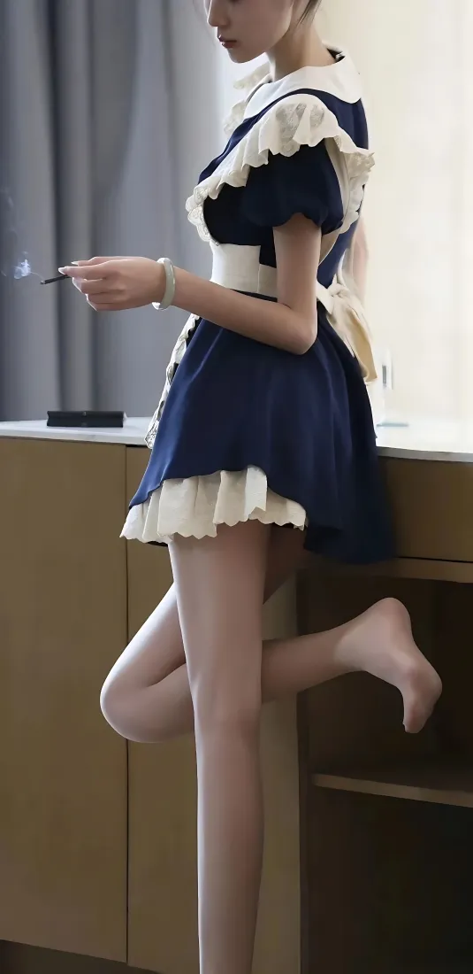 女仆装手机壁纸|室内背景图 - 大长腿性感美女「哲风壁纸」 女仆装手机壁纸|室内背景图 - 大长腿性感美女「哲风壁纸」