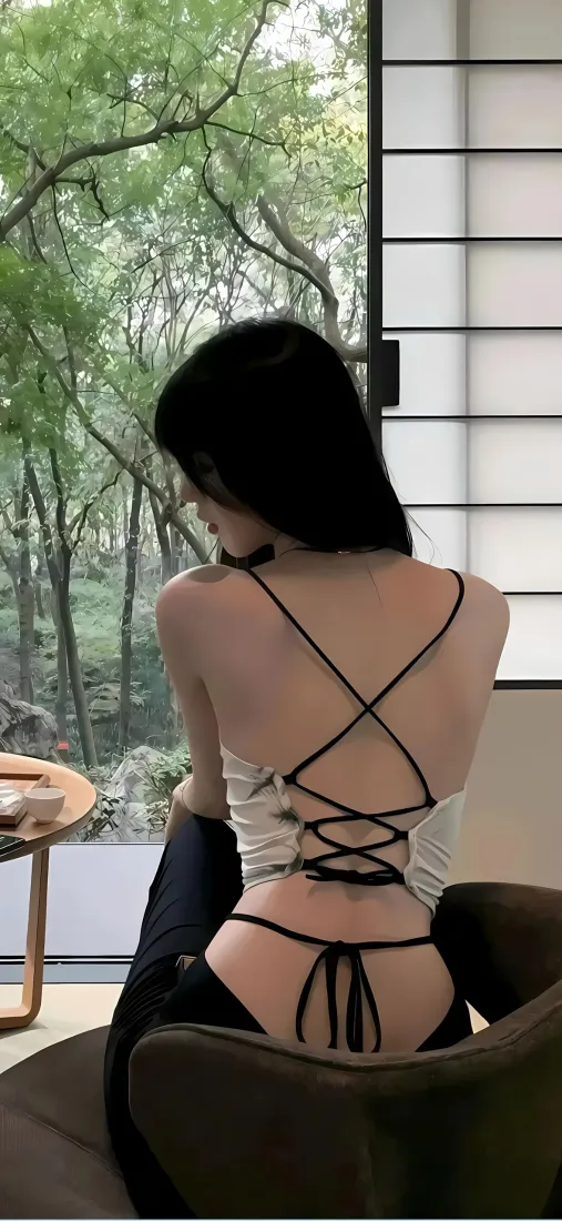 黑衣美女背影手机壁纸|日式房间背景图片 - 露背装树林「哲风壁纸」 黑衣美女背影手机壁纸|日式房间背景图片 - 露背装树林「哲风壁纸」